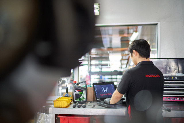 Why service your Honda at Honda?